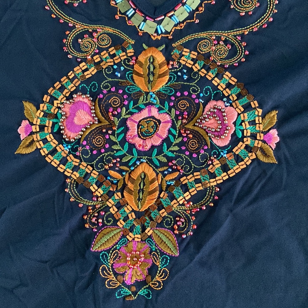 🦩Express beautiful embroidery & beading top🦩 - Picture 2 of 7